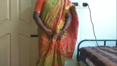 India desi maid to show her natural tits to home owner